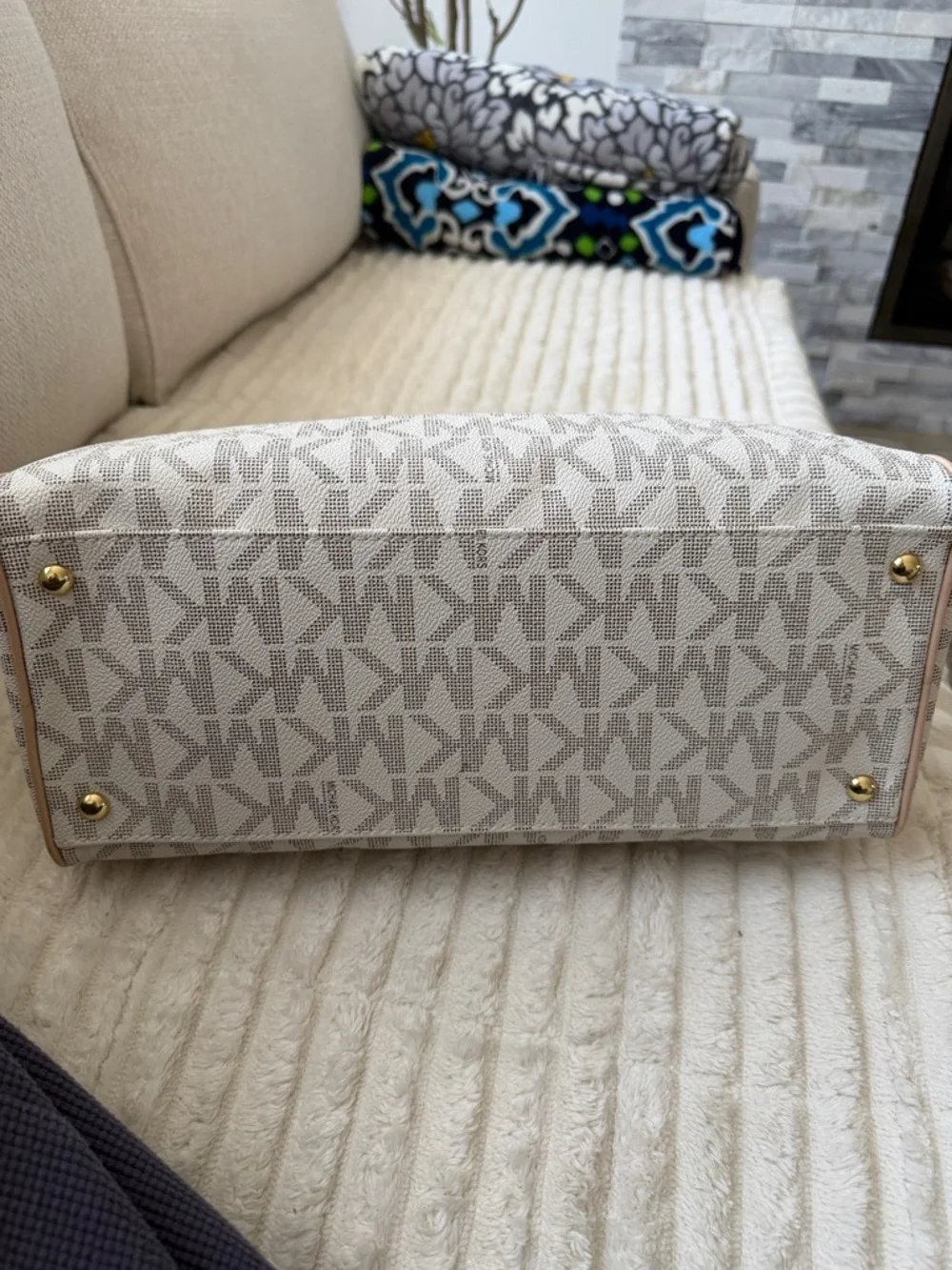 Michael Kors Beige Cream MK Logo Satchel with Gold Hardware - Picture 3 of 7